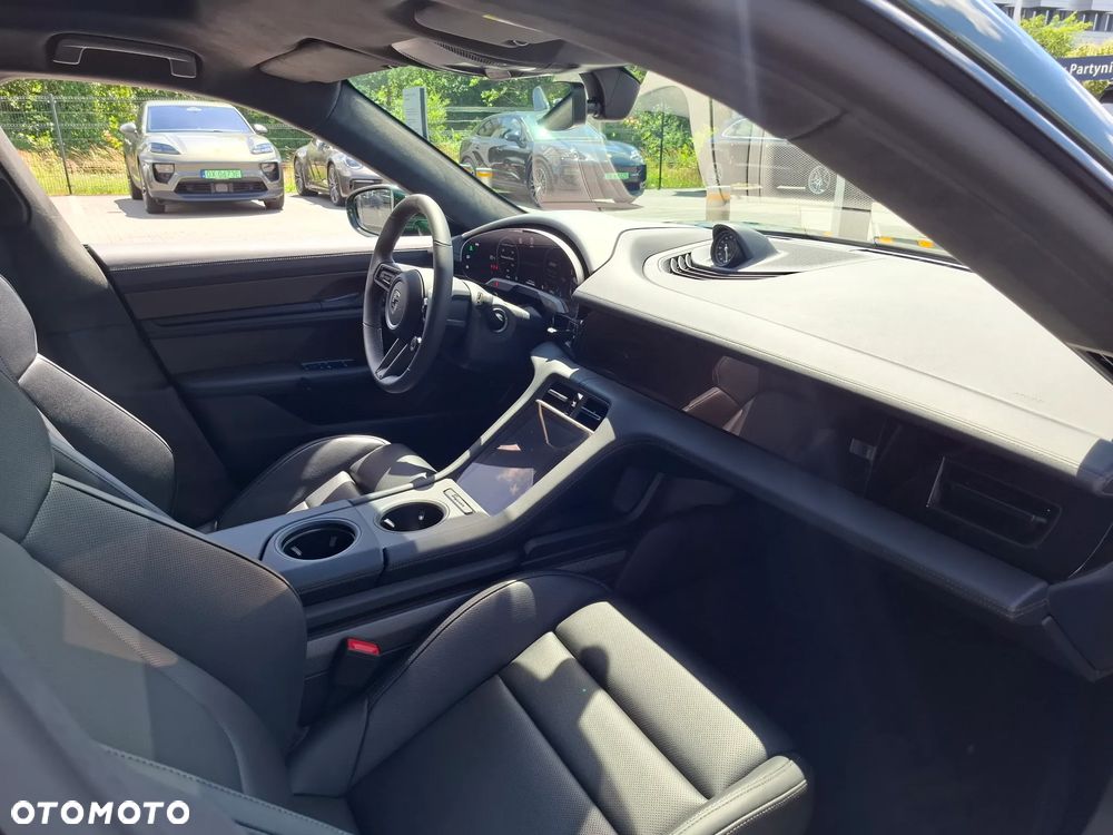 Porsche Taycan 105kWh Turbo S - 25