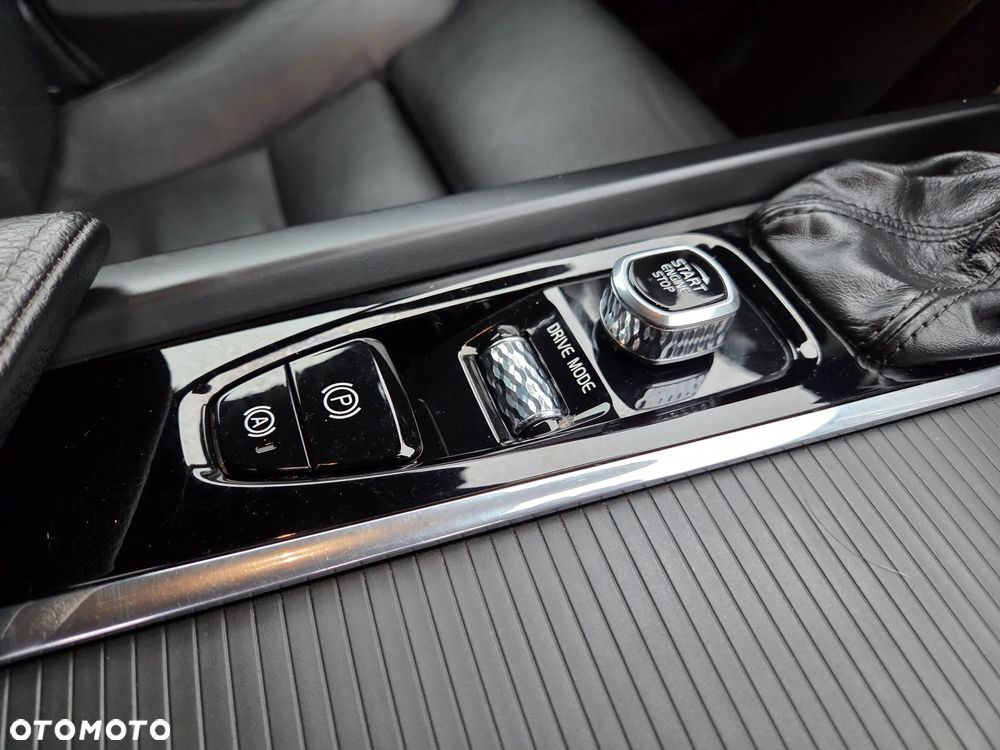 Volvo XC 60 D4 Momentum Pro - 37