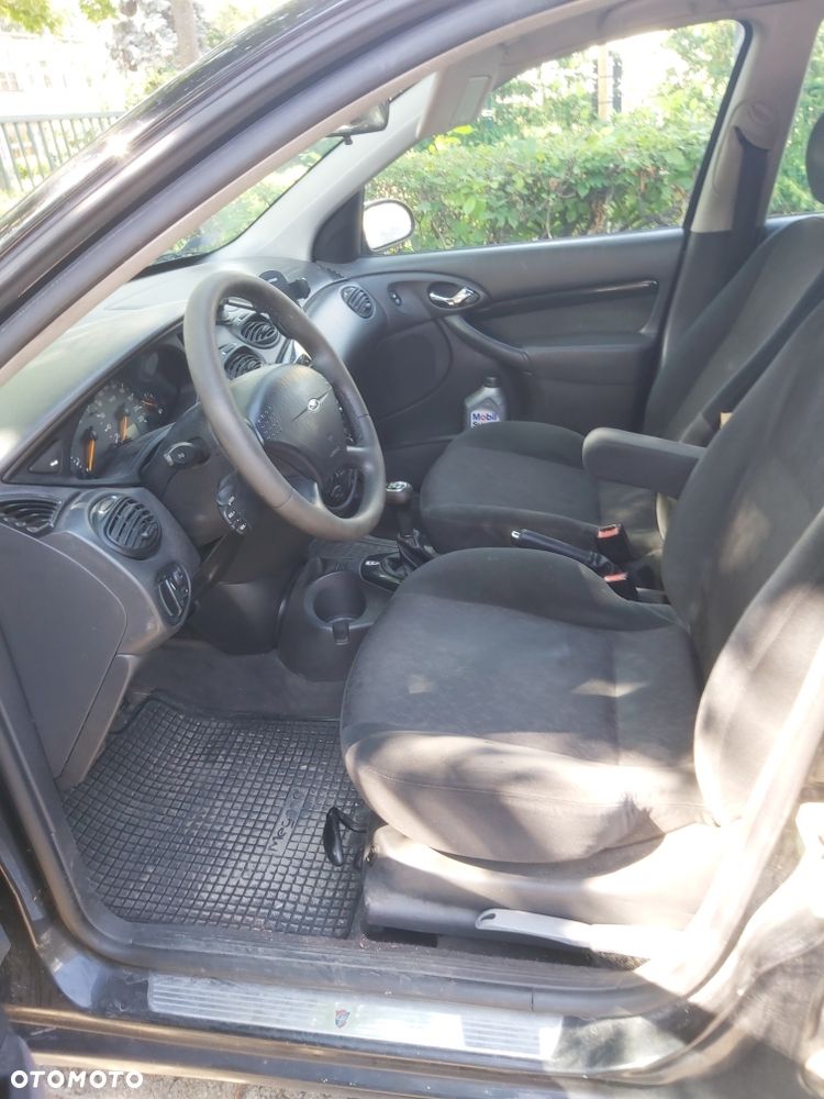 Ford Focus 1.6 Ghia - 8
