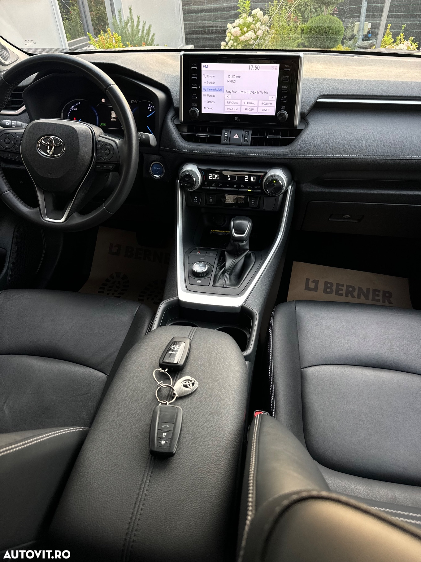 Toyota RAV4 2.5 4x4 Hybrid Team Deutschland - 12