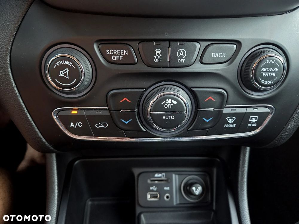Jeep Cherokee 2.0 MJD 4x2 Longitude - 13