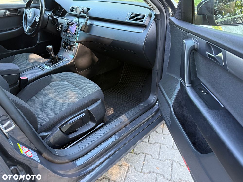Volkswagen Passat 2.0 TDI Comfortline - 14