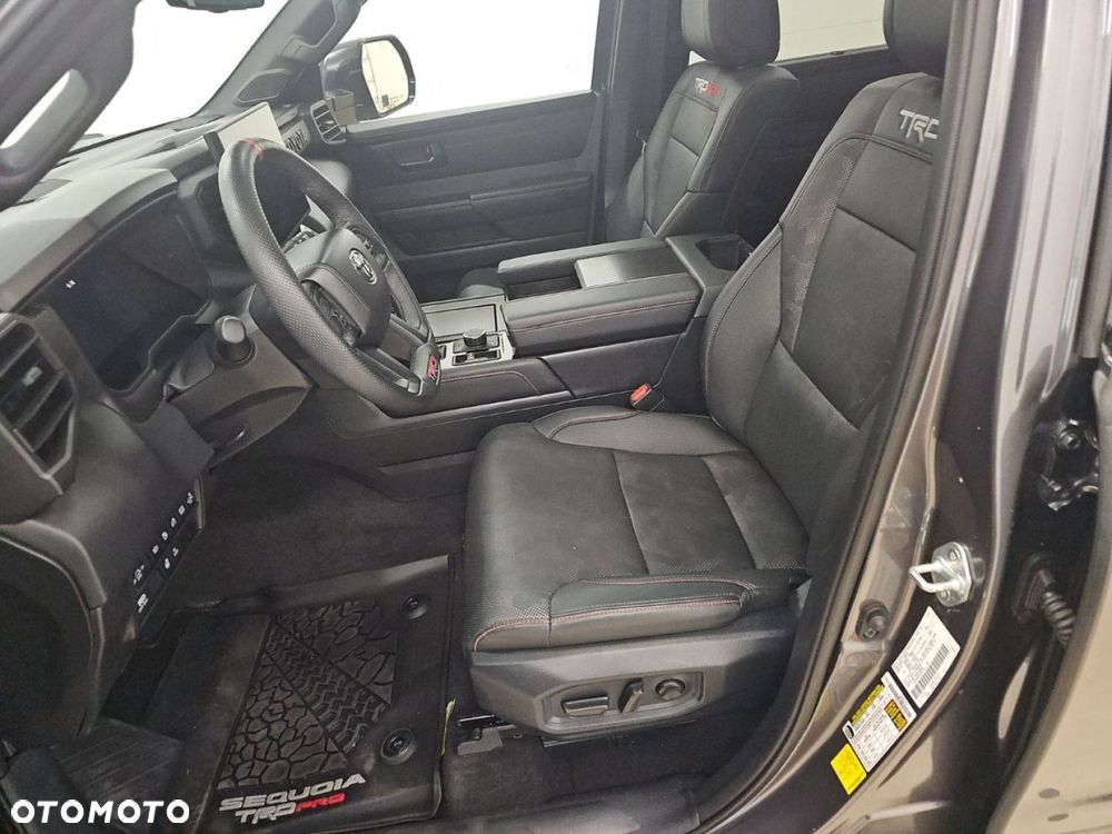 Toyota Sequoia - 9