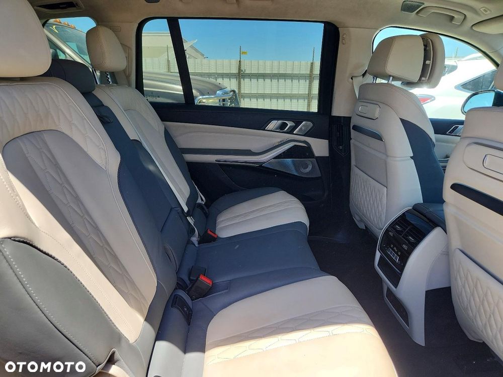 BMW X7 xDrive40i - 12
