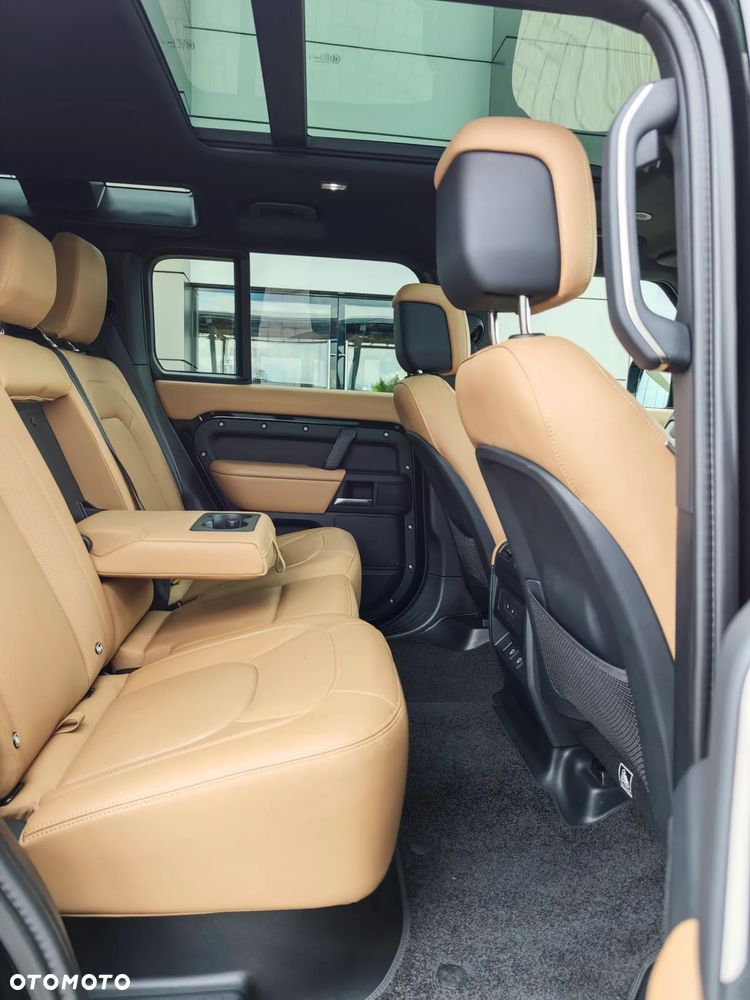 Land Rover Defender - 22