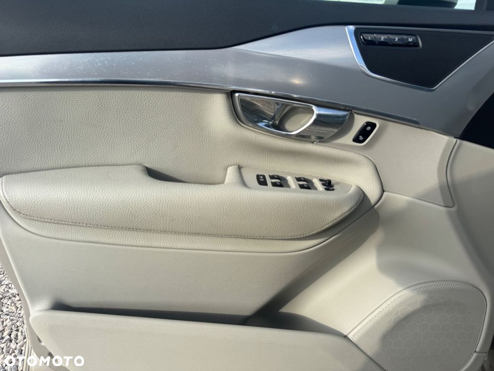 Volvo XC 90 - 18