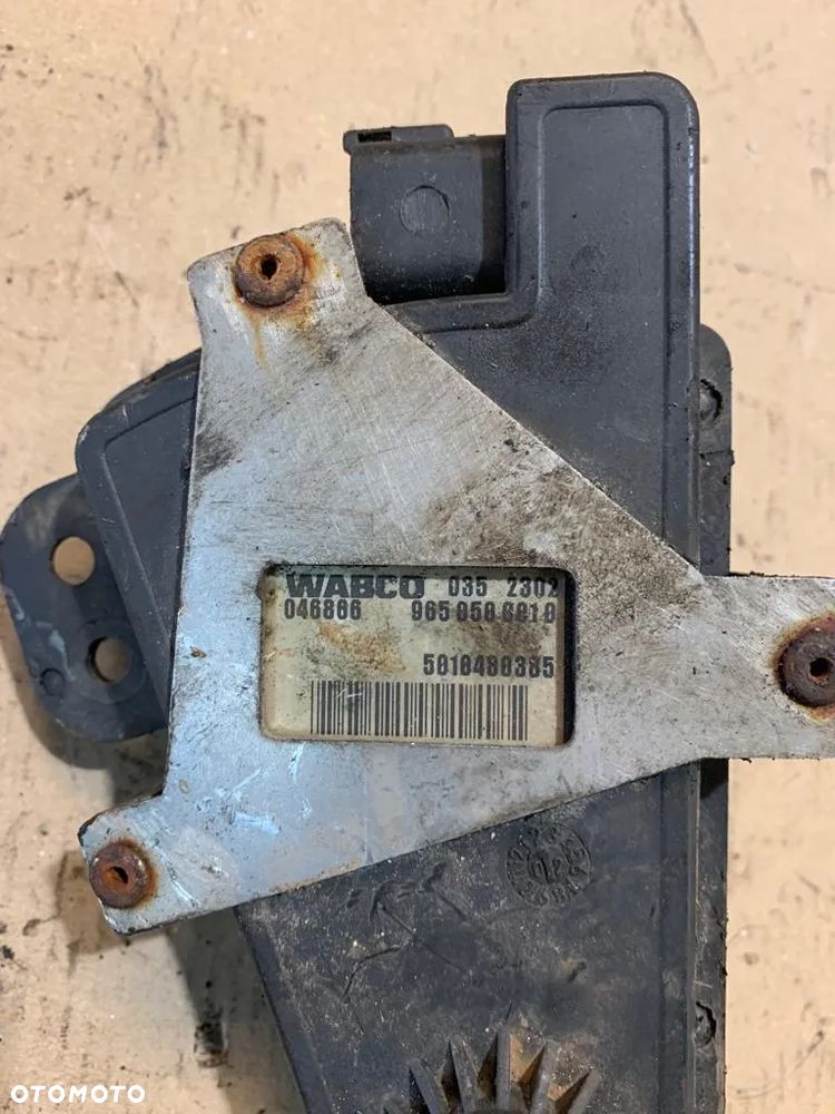 RENAULT PEDAL GAZU  WABCO 9650500010 / 5010480385 - 3