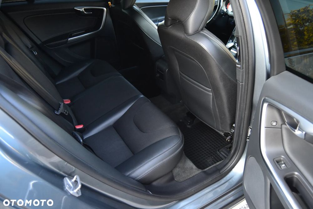 Volvo V60 Cross Country D4 Drive-E Momentum - 24