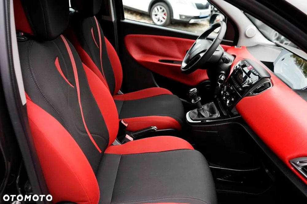 Lancia Ypsilon Y 0.9 TwinAir Turbo 8V Gold - 14