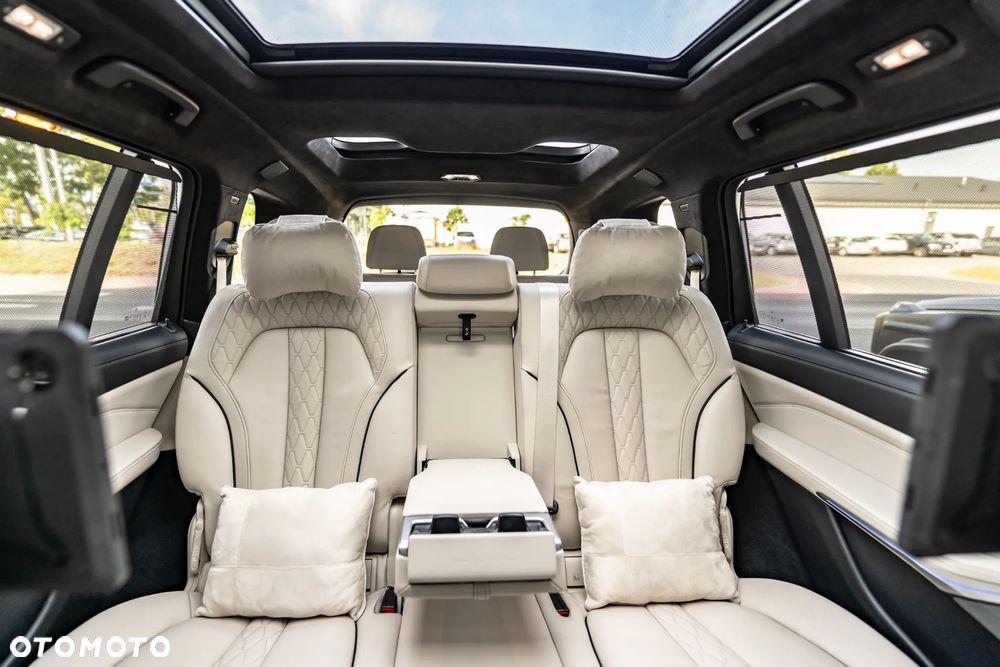 BMW X7 M50i sport - 37