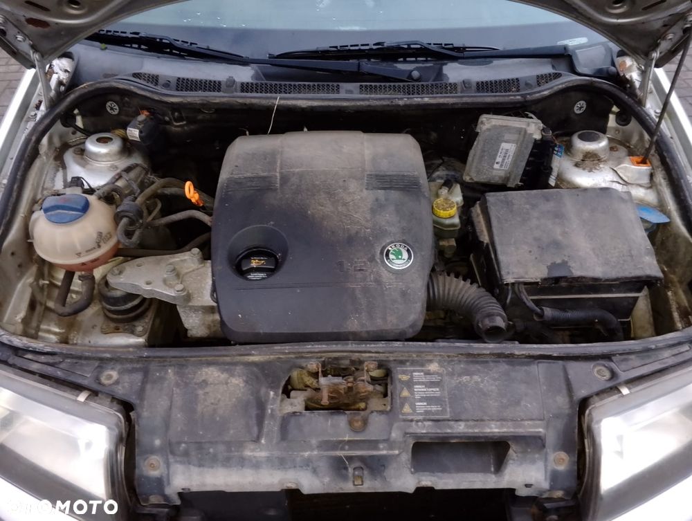 Skoda Fabia 6Y (99-04r.) 1.2 B 54KM. Silnik AWY/BMD Skrzynia GSH/GKS/GER/GDN/FSP lakier LF7T/9102/F7T. Cały na części. GWARANCJA !!!  Przód Tył Zestaw Komplet Drzwi Klapa Zderzak Błotnik Maska Grill Atrapa Szyba Pas Lampa Lusterko Boczki Fotel Kanapa Kokpit Deska Rozdzielcza Przełącznik Włącznik Sterownik Przewody Wiązka Instalacja Moduł Komputer Czujnik Listwa Pompa Alternator Wtryski Głowica Rozrusznik Kompresor Sprzęgło Dwumas Silnik Skrzynia ABS Klimatyzacji Paliwa Wspomagania Kolektor Turbina Przepustnica Zawór Chłodnica Koło Hak Belka Sanki Zawieszenie Mcpherson Półoś Amortyzator Wydech Tłumik Zacisk Most - 11