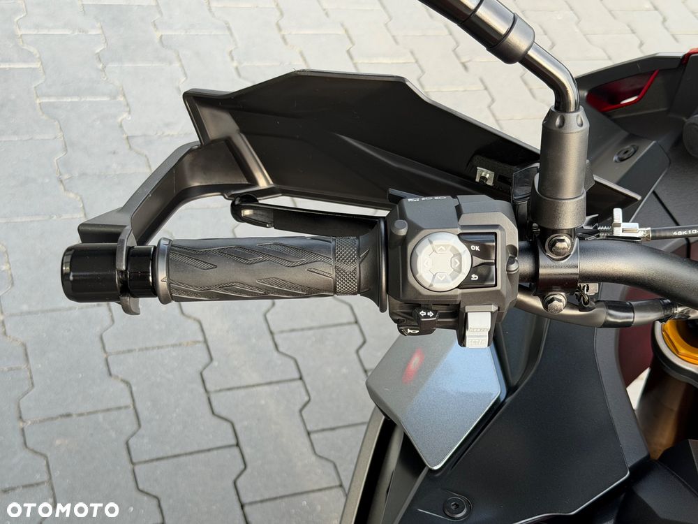 Suzuki GSX 1000 - 22