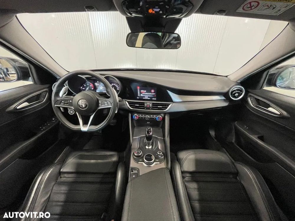 Alfa Romeo Giulia 2.2 Diesel AT8-Q4 Veloce - 7