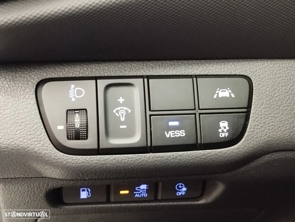 Hyundai Ioniq 1.6 GDI PHEV Tech - 19