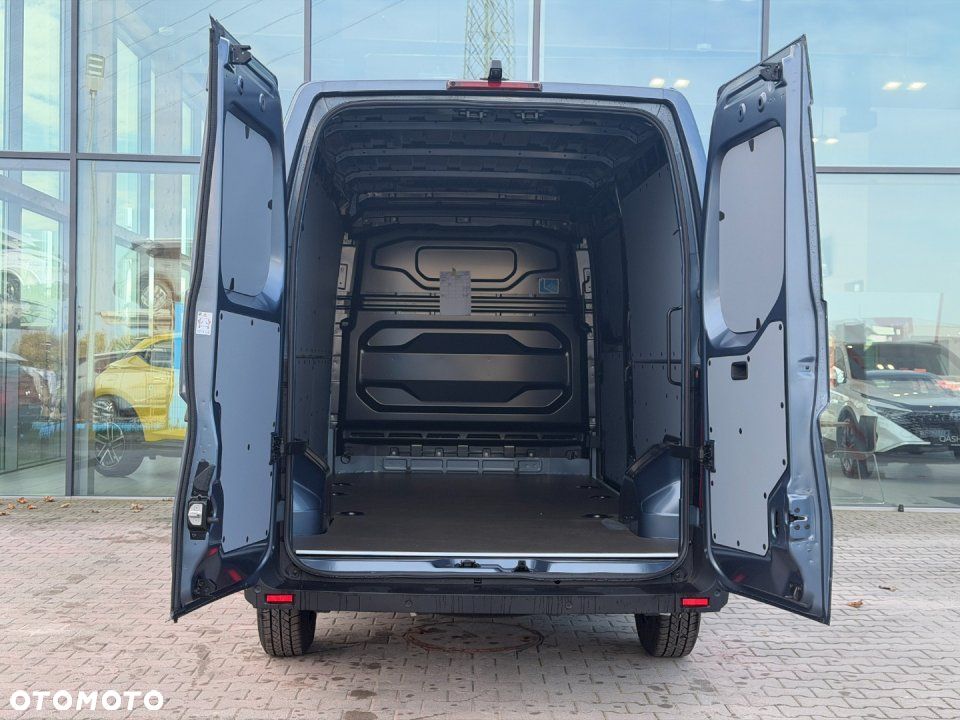 Nissan Interstar - 8