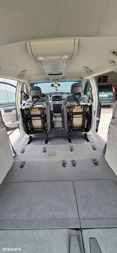 Volkswagen Routan - 10