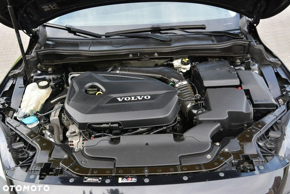Volvo V40 T4 R-Design Momentum - 32