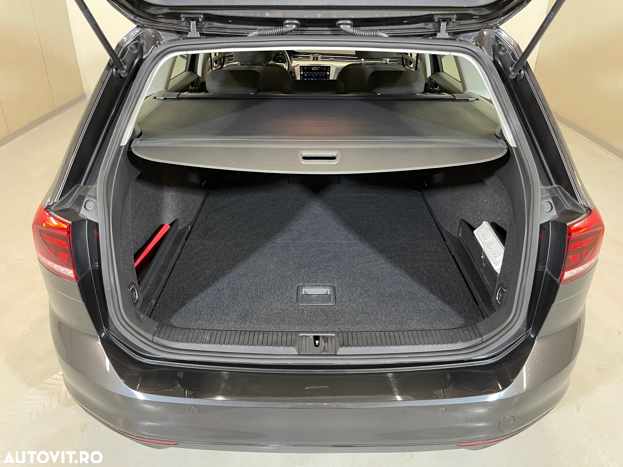 Volkswagen Passat Variant 2.0 TDI DSG Advance - 12