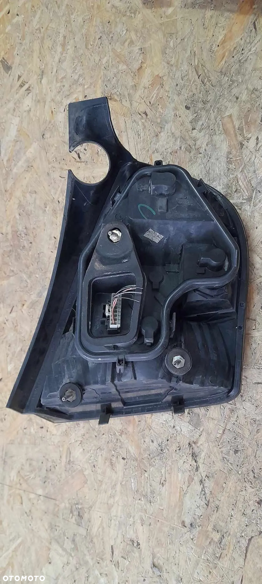 LAMPA  PRAWA LEWA  TYŁ FIAT STILO I HATCHBACK 3 D - 5
