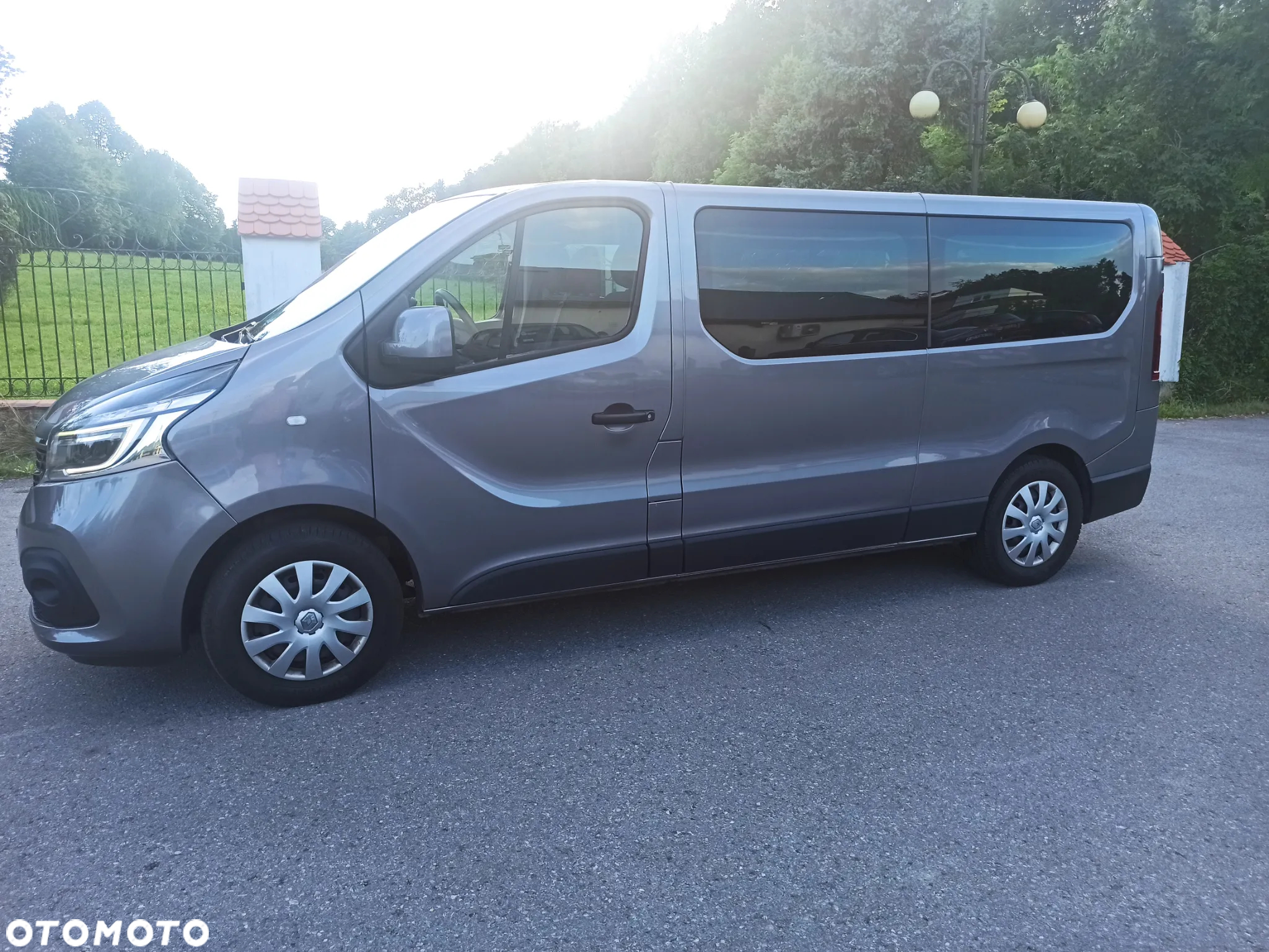 Renault Trafic Grand SpaceClass 2.0 dCi - 12