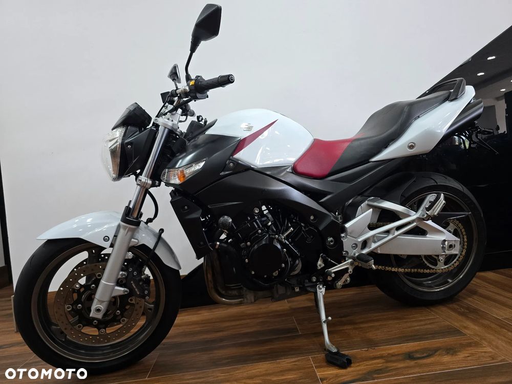 Suzuki GSR - 5