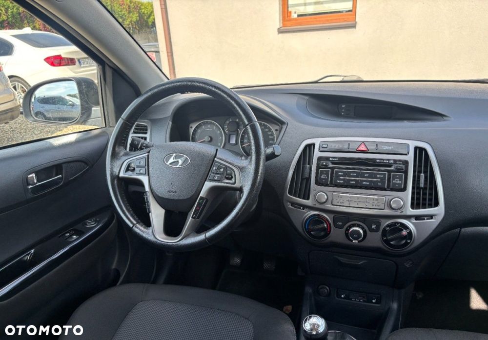 Hyundai i20 - 20