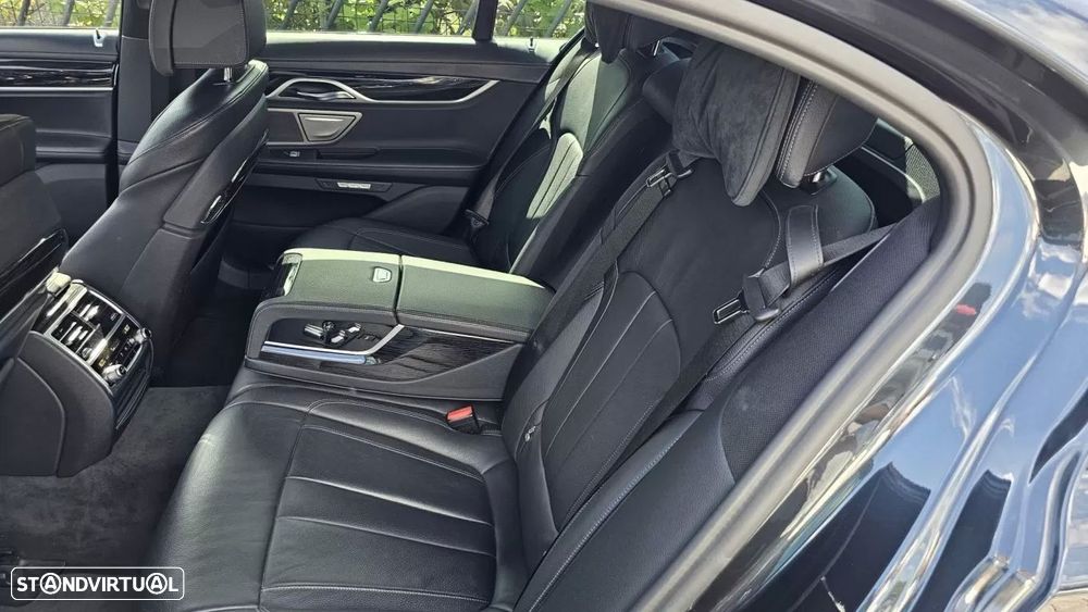 BMW 750 d xDrive Pack M - 34