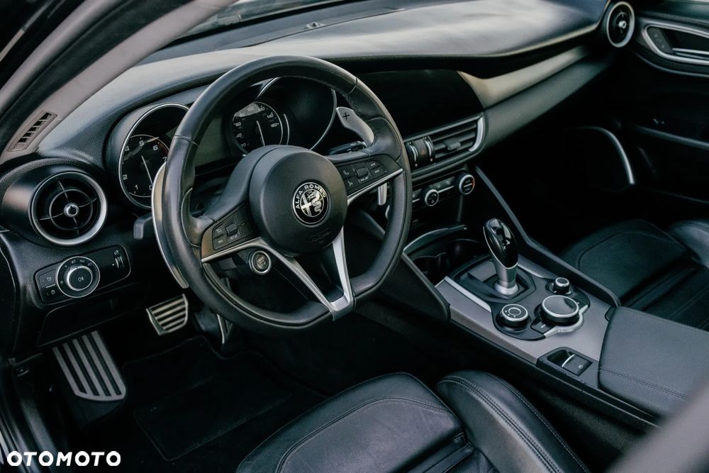 Alfa Romeo Giulia 2.0 Turbo 16V AT8 Veloce - 25
