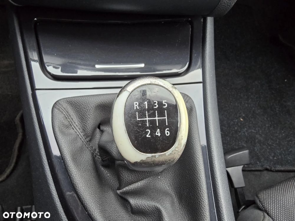 BMW Seria 1 116i - 32