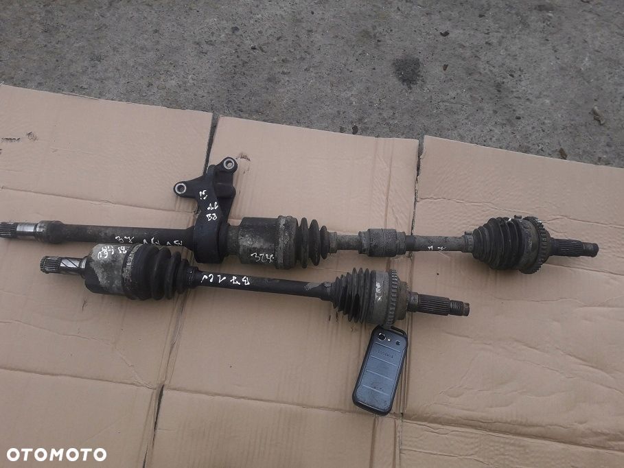 Mazda 323 323f 98-03 1.5 1.6 Półośka półoś Prawa