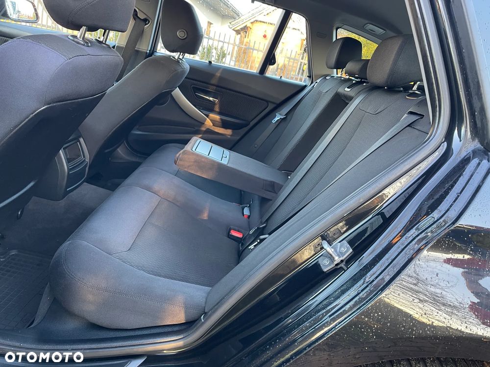 BMW Seria 3 318d Blue Performance Modern Line - 25