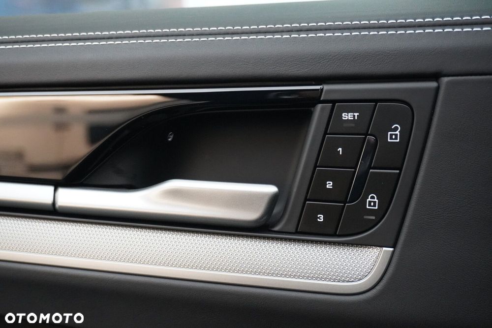 Porsche Cayenne - 12