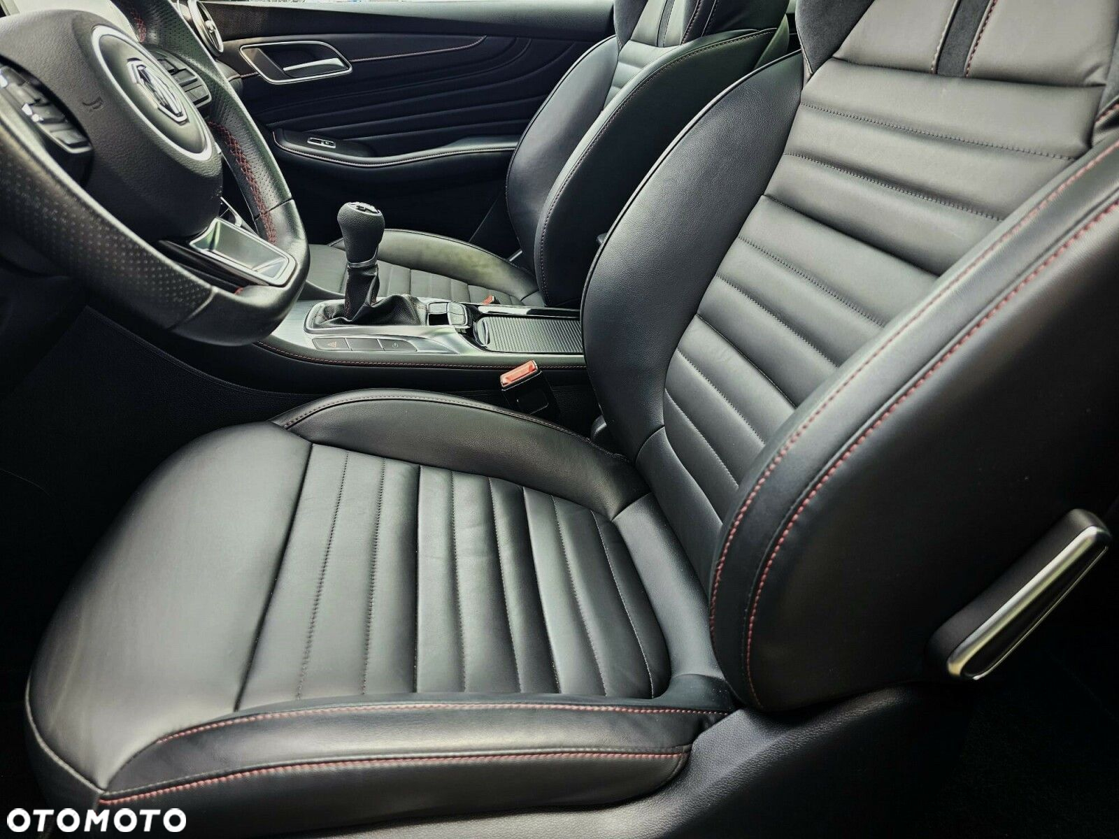 MG HS 1.5 T-GDI Exclusive - 10