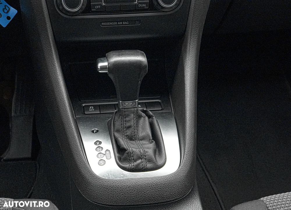 Volkswagen Golf 2.0 TDI BlueMotion Technology Comfortline DSG - 19
