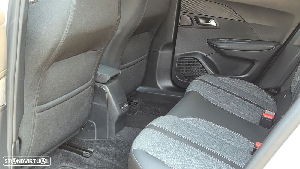 Peugeot e-2008 54 kWh Allure - 9