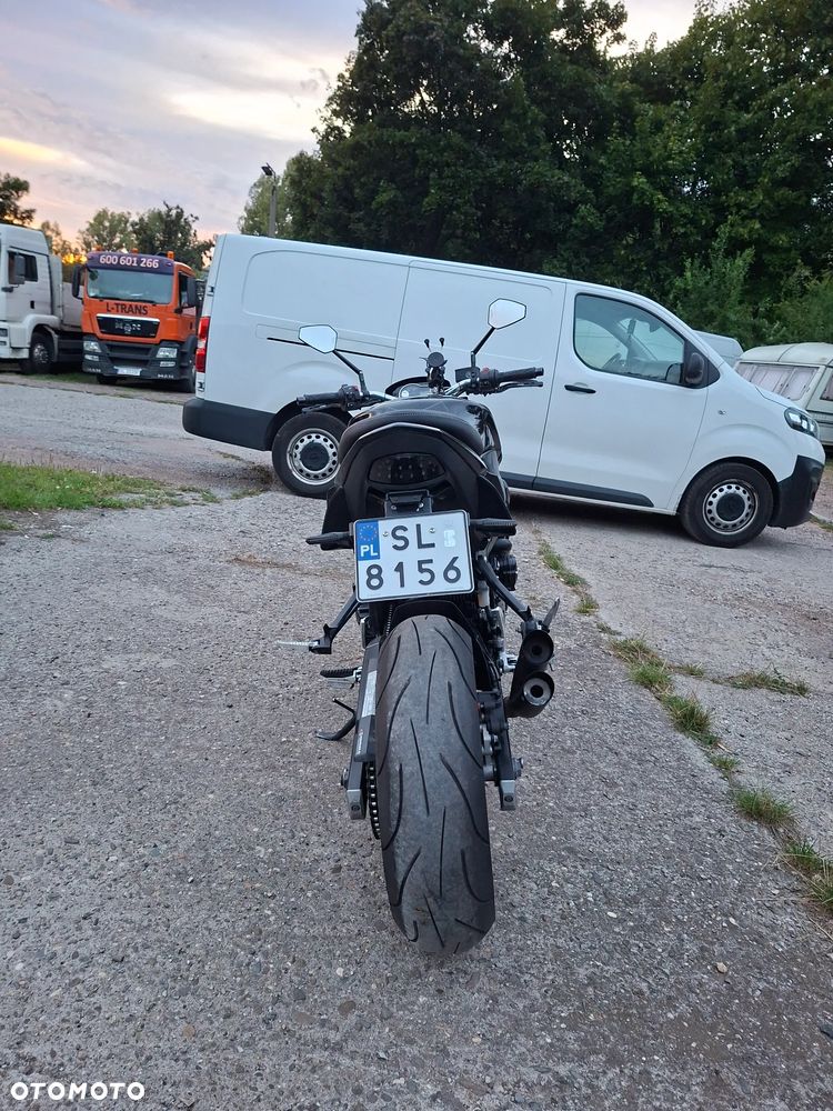 Suzuki GSR - 7