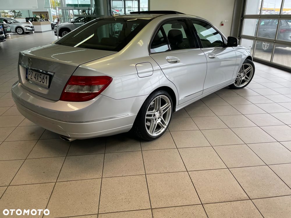 Mercedes-Benz Klasa C 300 4Matic 7G-TRONIC - 3