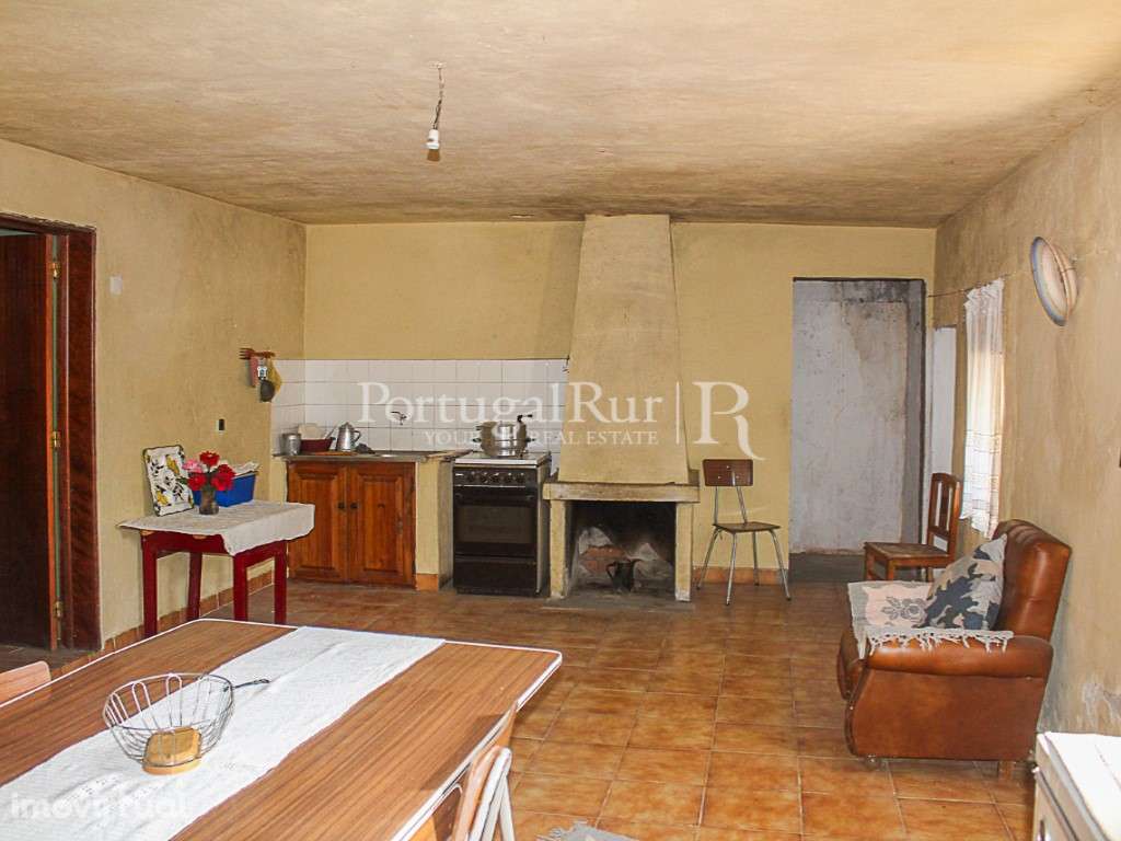 Casa Rústica com pequeno quintal e anexo - São Pedro do Esteval - Grande imagem: 3/20