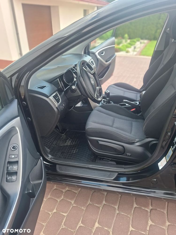 Hyundai i30 blue Kombi 1.6 GDi Trend - 16