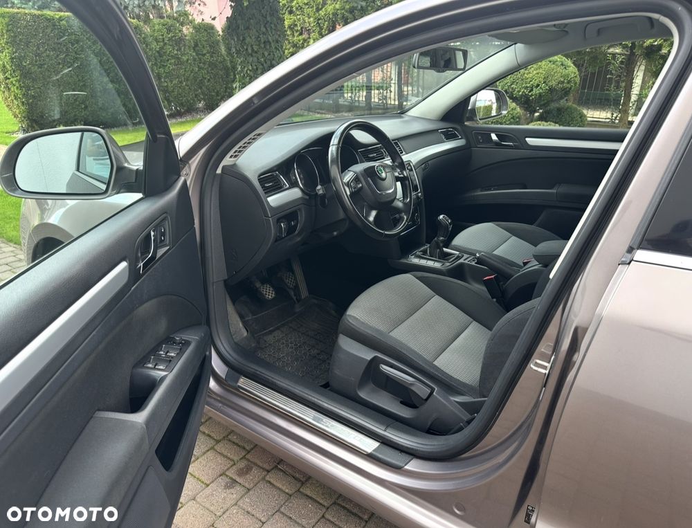 Skoda Superb 2.0 TDI Ambition - 14