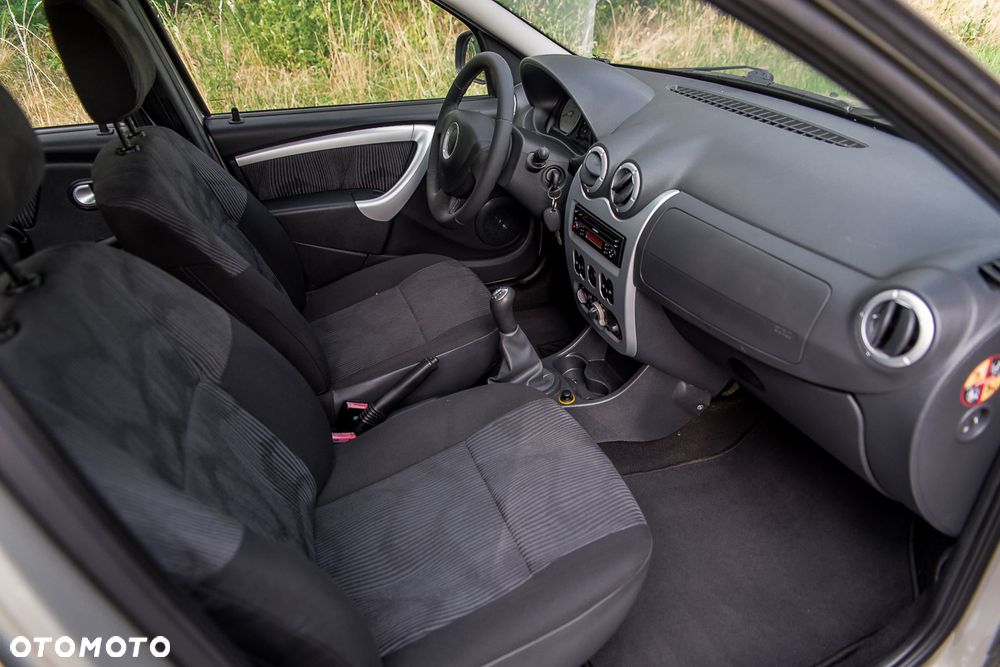 Dacia Logan 1.6 16V Laureate BL - 33