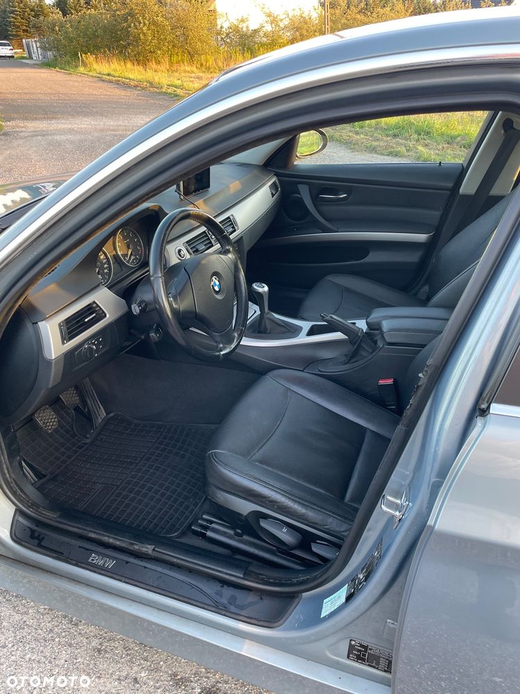 BMW Seria 3 325xi - 9