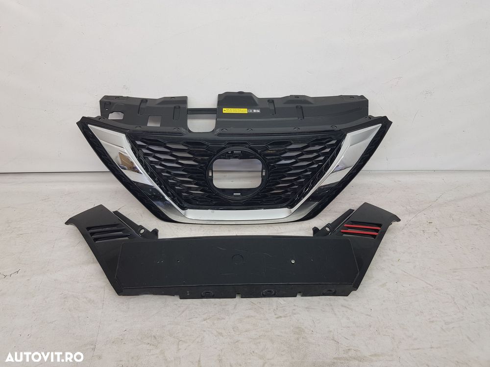 Grila radiator bara fata Nissan Qashqai dupa 2019 - 2