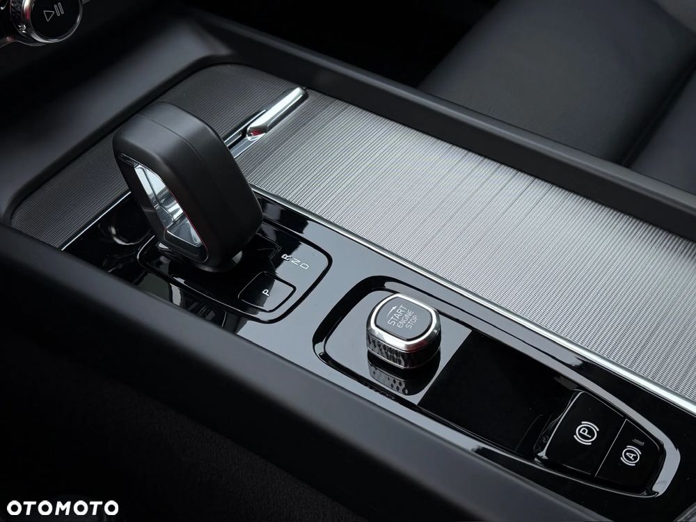 Volvo XC 60 B4 D Plus Bright - 33