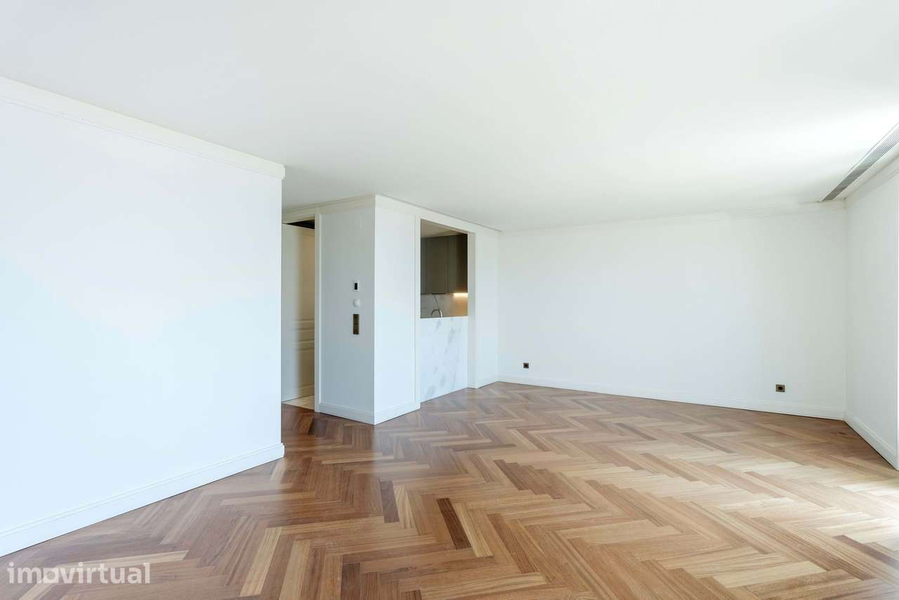 Apartamento T3 Duplex no Chiado | Onde o Tejo entra pela sala - Grande imagem: 4/42