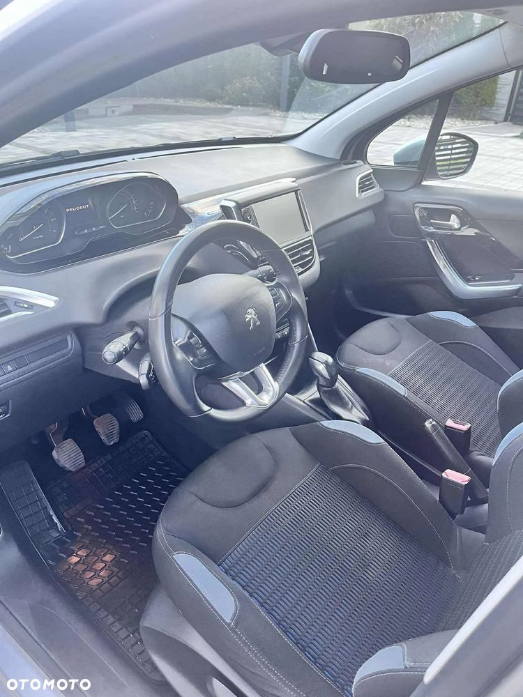Peugeot 208 - 7