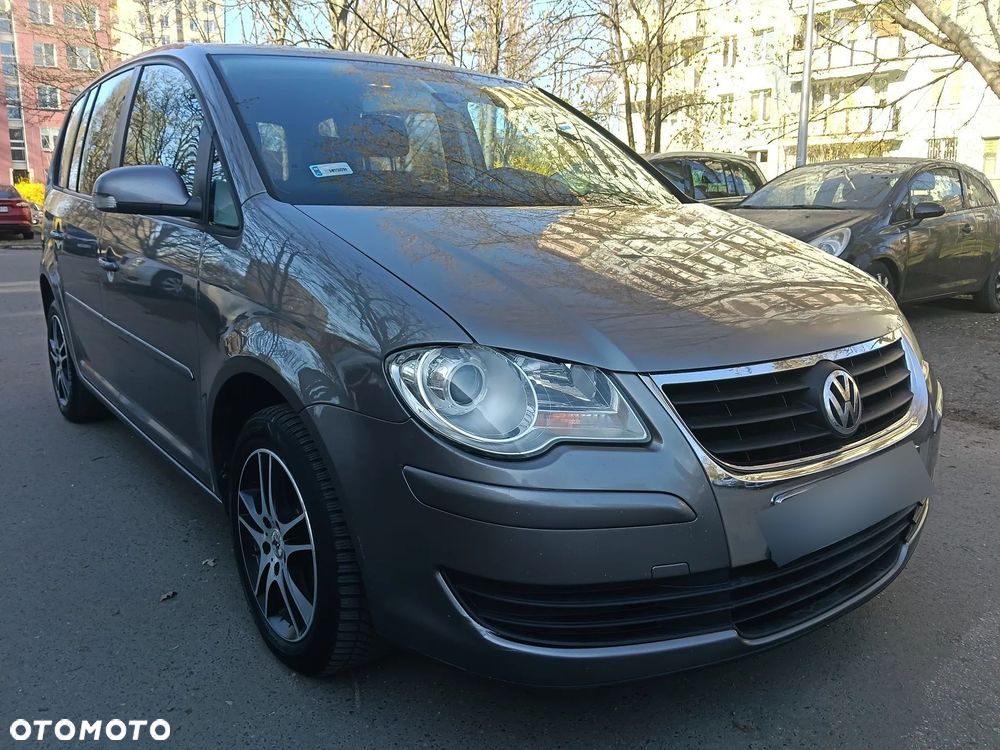 Volkswagen Touran 1.9 TDI Trendline DSG - 2