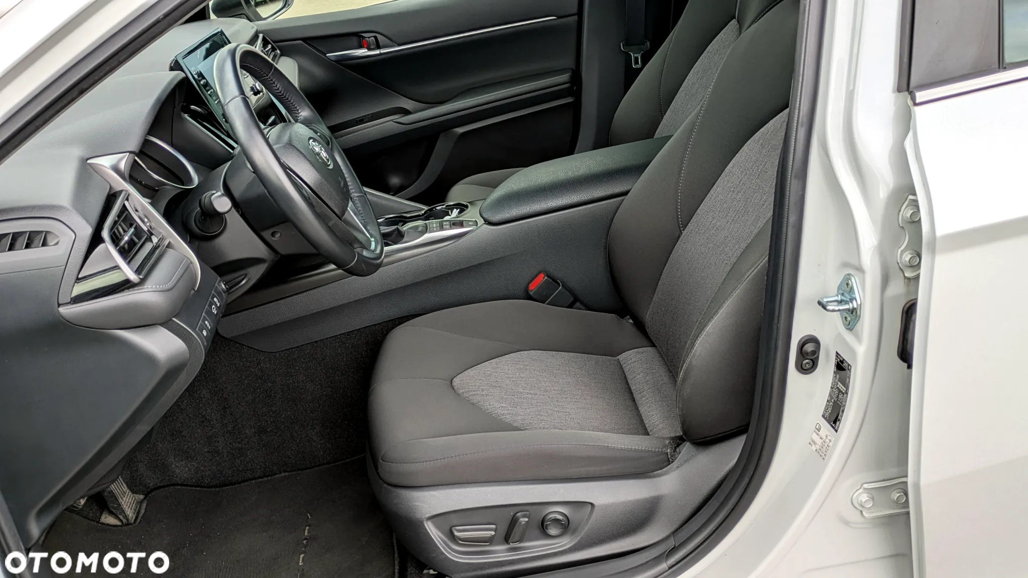 Toyota Camry 2.5 Hybrid Comfort CVT - 11