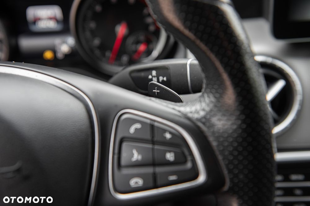 Mercedes-Benz CLA 250 7G-DCT - 20