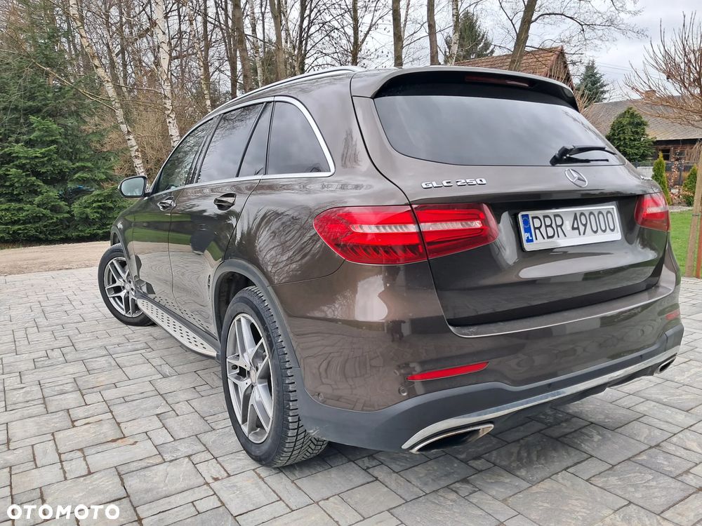 Mercedes-Benz GLC 250 4Matic 9G-TRONIC AMG Line - 20